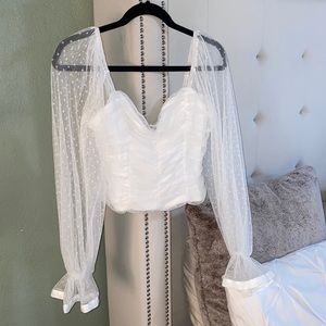 White polka dot sheet sleeve top size medium